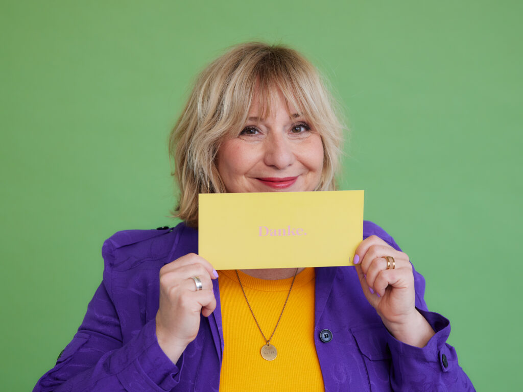 Katja Bruhnke Kircher mit Dankeskarte